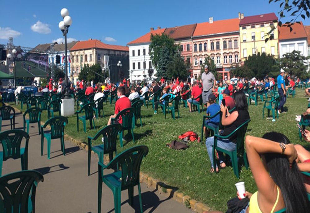 Meciul UTA-Rapid, vizionat de suporteri din piață. Biletele sunt virtuale, iar masca si dezinfectantul, asigurate de organizatori