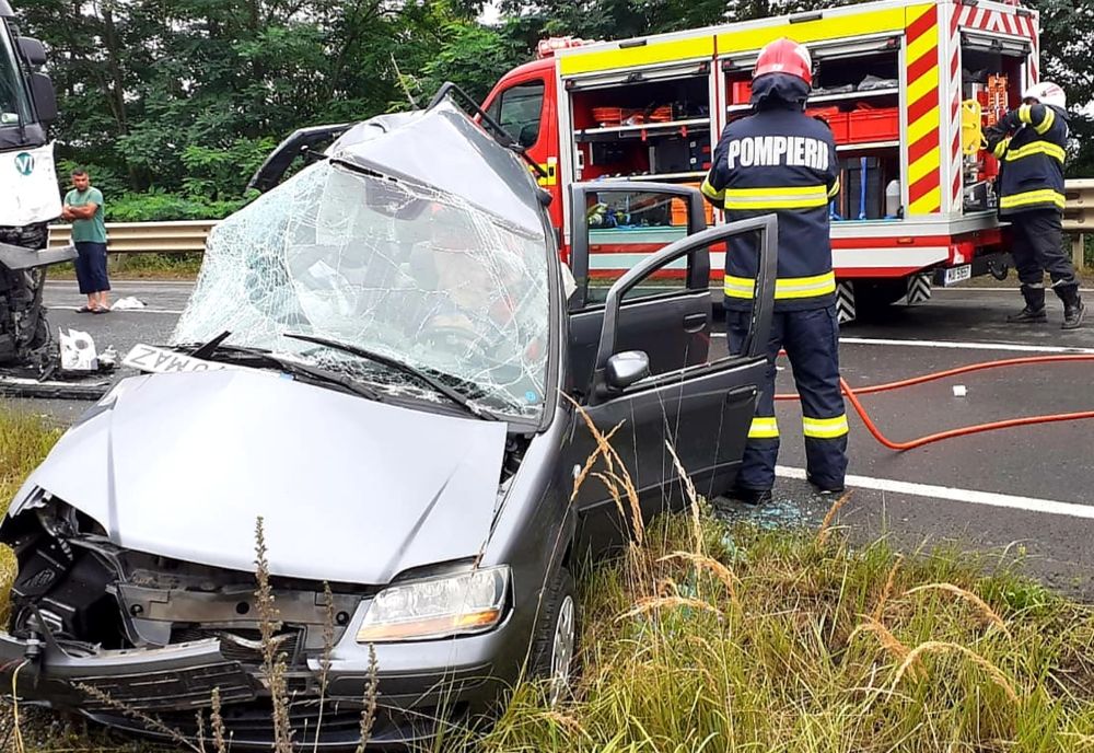 Accident teribil în vestul țării: doi bărbați au murit, două fete sunt grav rănite