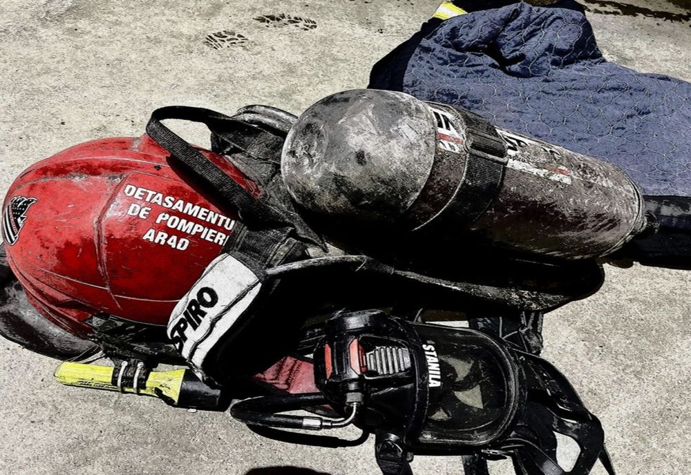 Terasa unui restaurant din Arad a luat foc de la o țigară aruncată la întâmplare