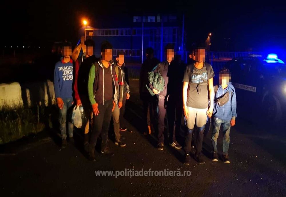 Doisprezece cetăţeni din Siria, depistaţi prinşi când încercau să treacă graniţa în Ungaria pe jos, prin câmp