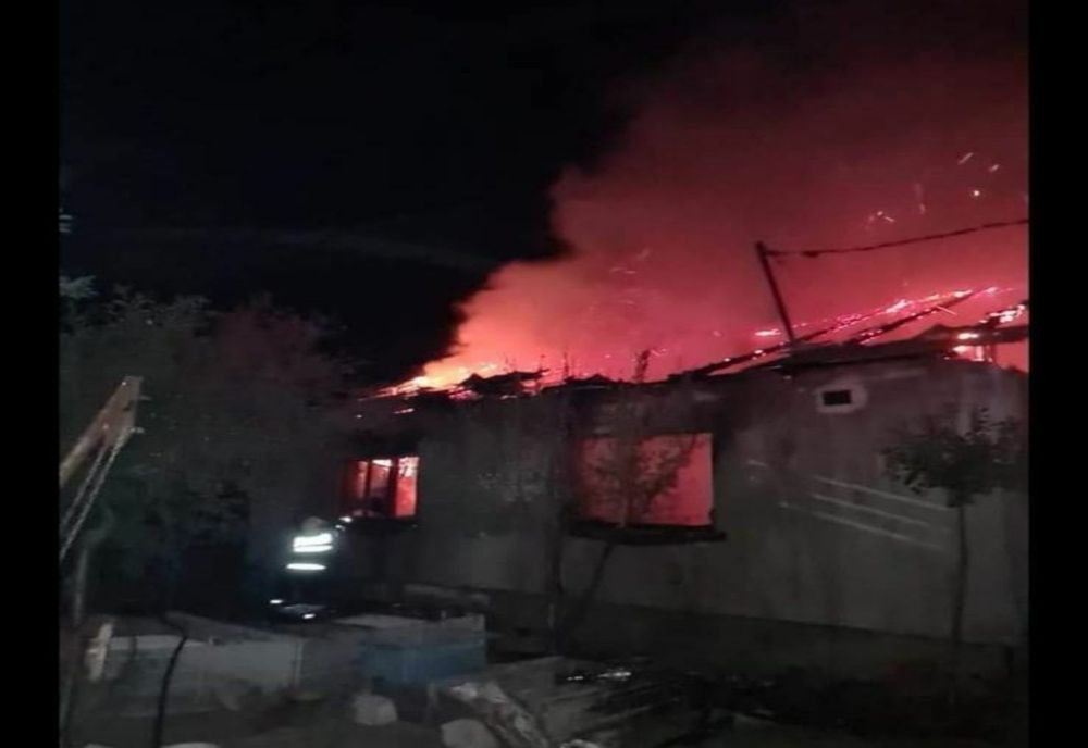 Incendiu devastator: o casă a fost distrusă