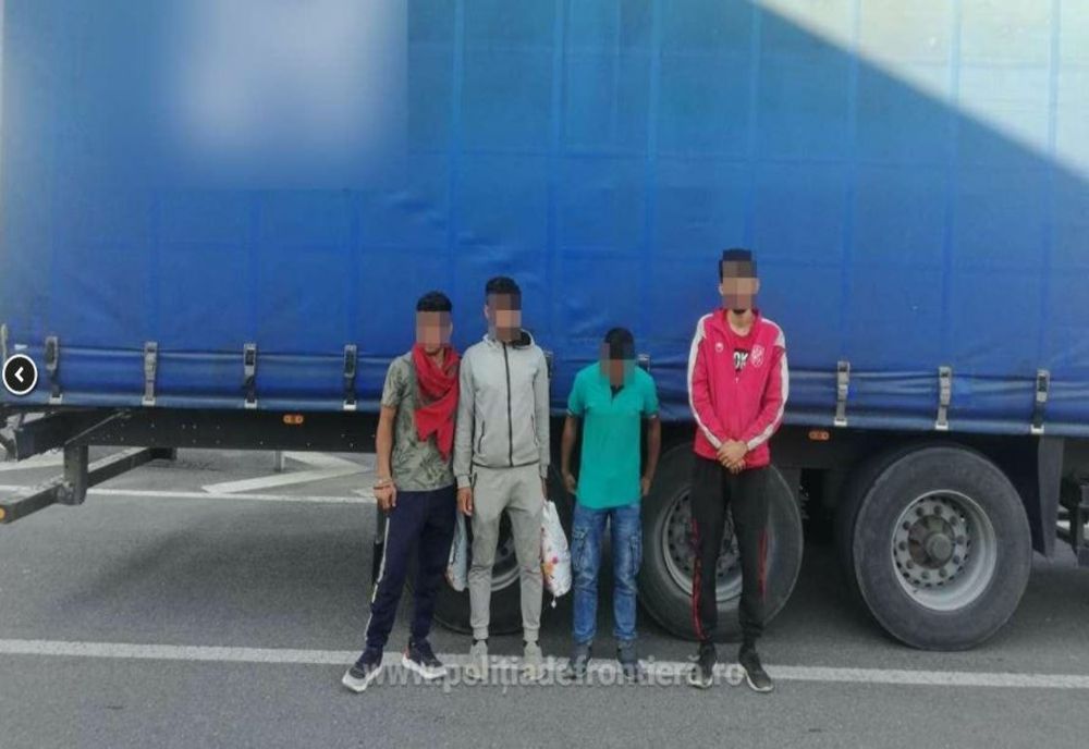 Patruzeci şi unu de cetăţeni străini depistaţi ascunşi în TIR-uri