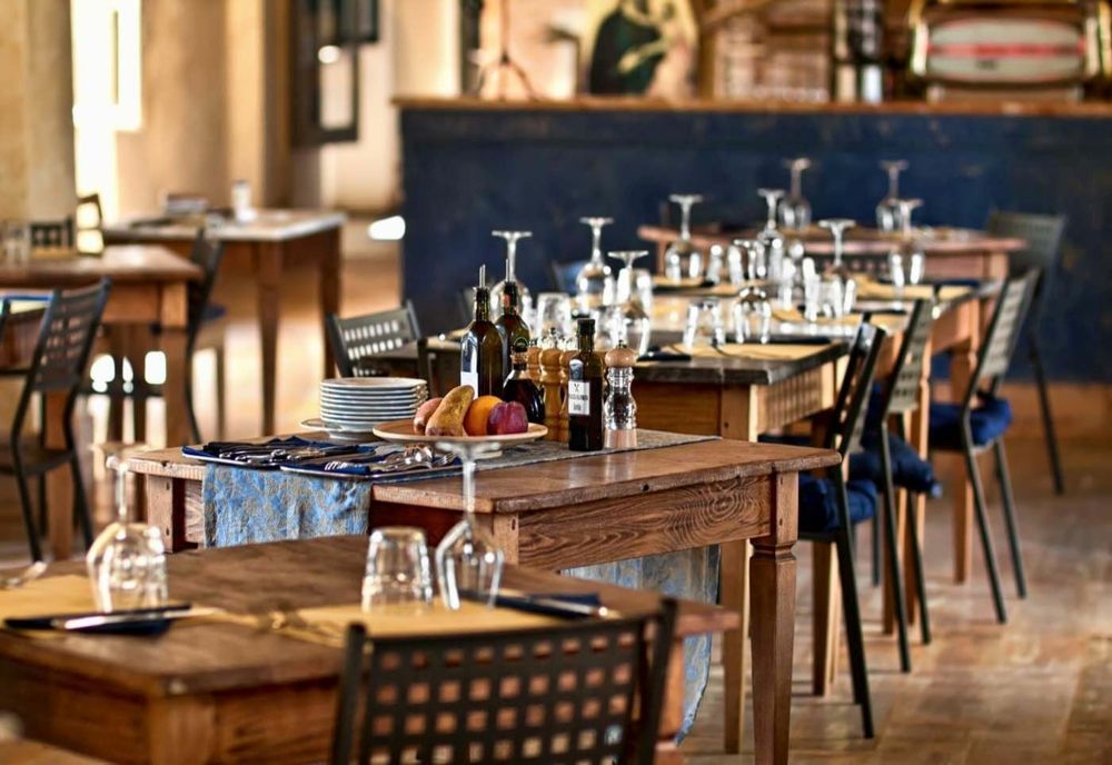 Localurile și sălile de spectacole din opt localități arădene se pot redeschide în interior, cu unele restricții