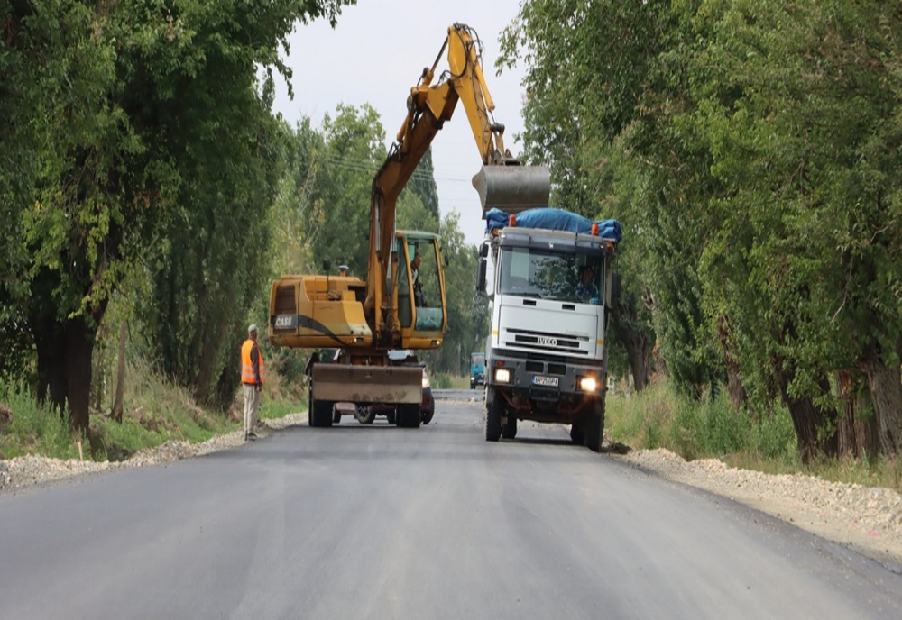 Consiliul Județean Arad dispune refacerea lucrărilor pe cel mai circulat drum județean