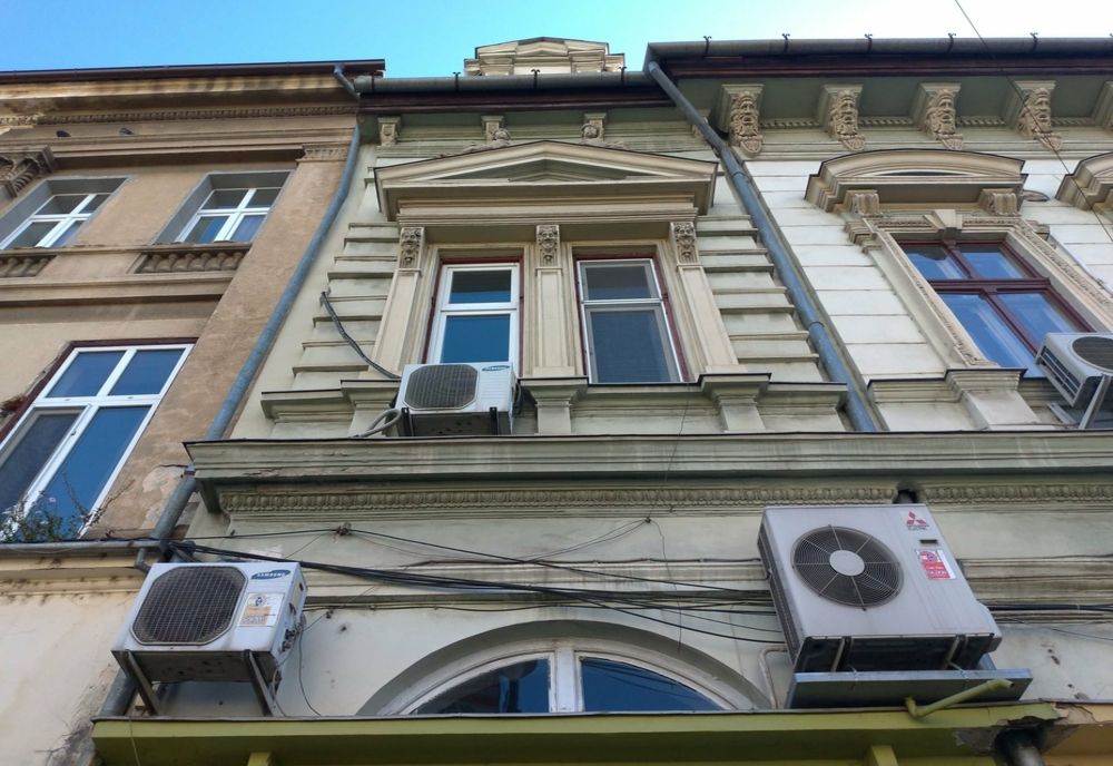 Arad: se caută soluții pentru ca aparatele de aer condiționat să nu strice aspectul clădirilor din oraș
