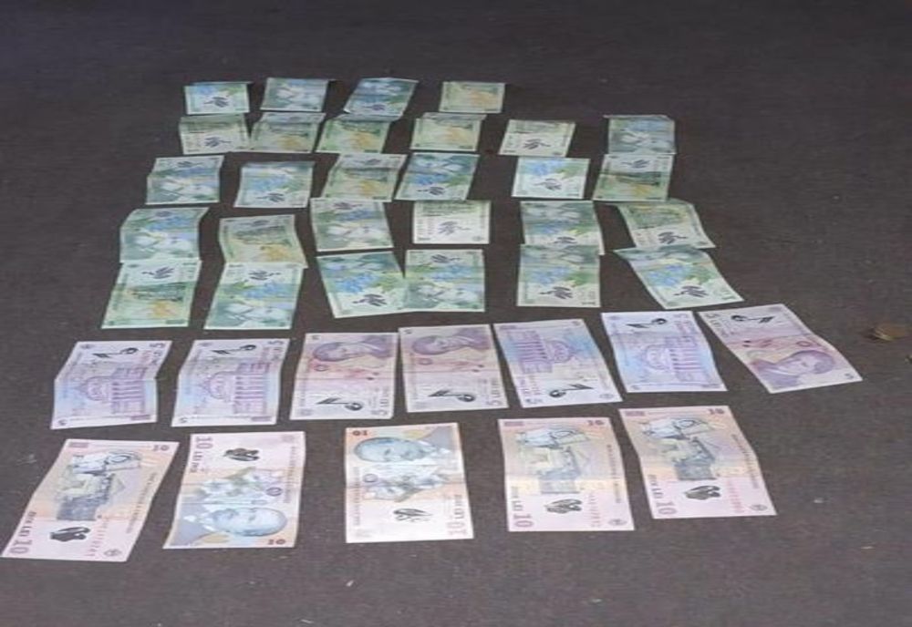 Revoltă în online după ce, la Arad, unui cerșetor i-au fost confiscați banii