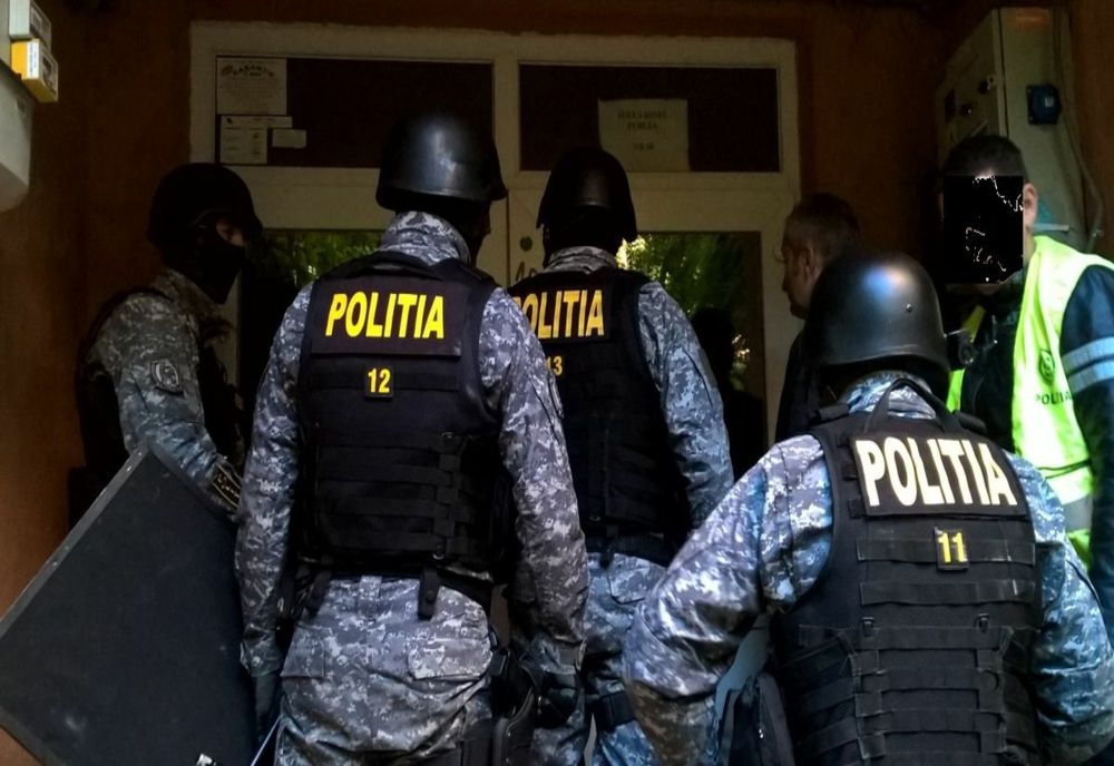 Percheziţii în Cluj, Arad, Satu Mare și Baia Mare într-un dosar de trafic de droguri şi proxenetism