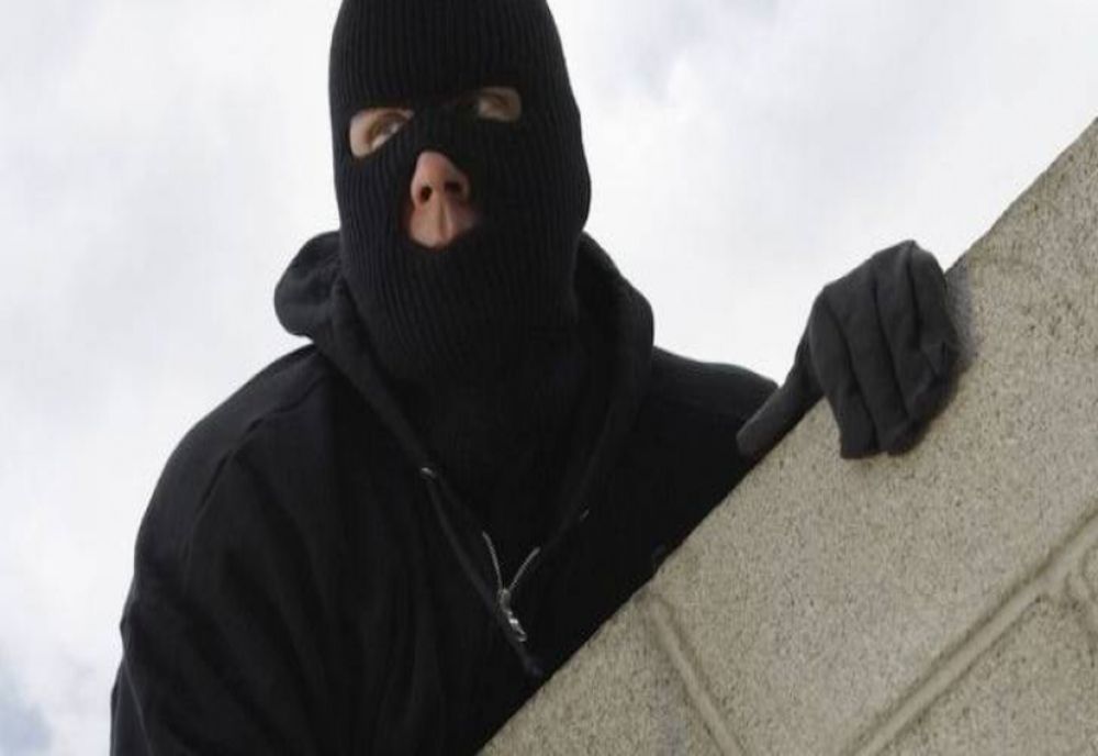 Are doar 17 ani, dar și mai multe furturi la activ. Cea mai recentă ispravă l-a dus în mâinile poliției