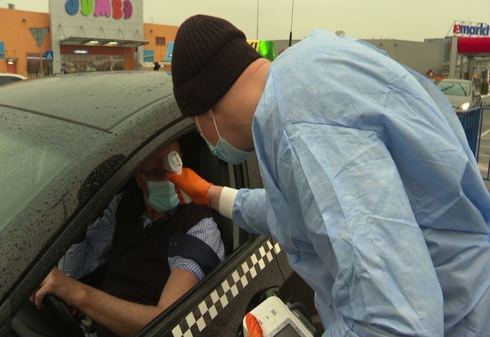 La Arad, peste 1.100 de persoane au fost vaccinate la centrul drive-thru în prima săptămână