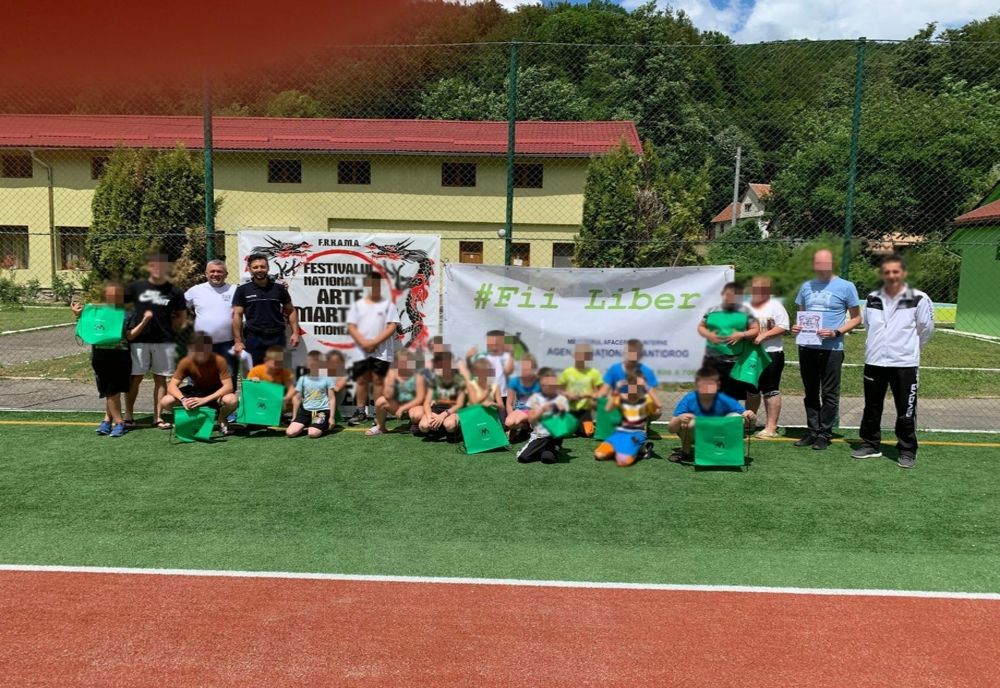 Polițiștii arădeni au mers în tabăra școlară de la Moneasa 