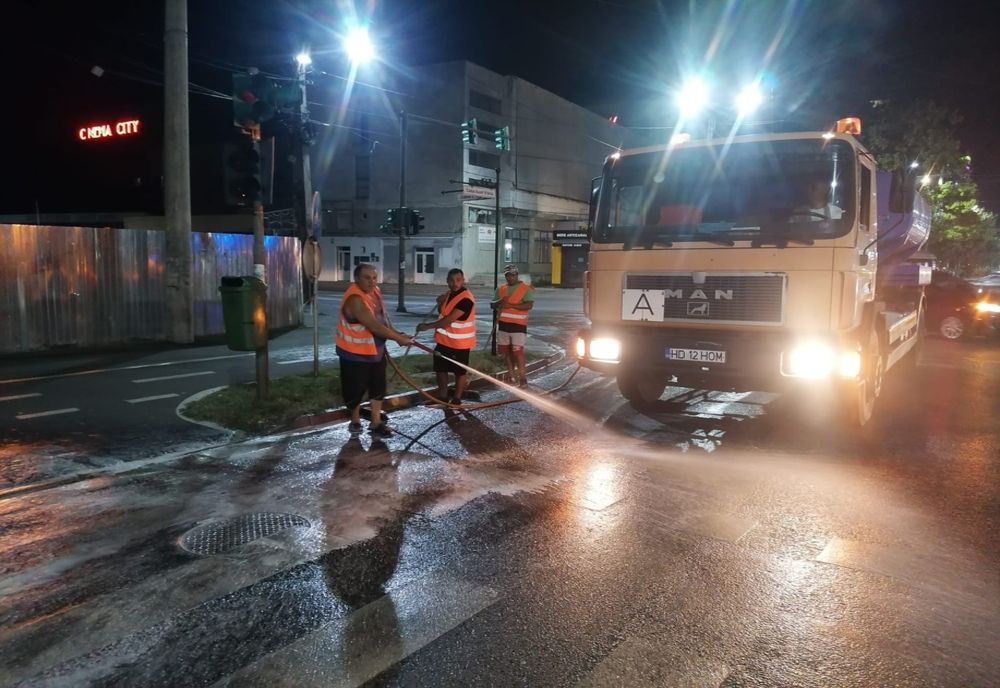 Atenție unde parcați: Continuă programul de spălare a Căii Aurel Vlaicu