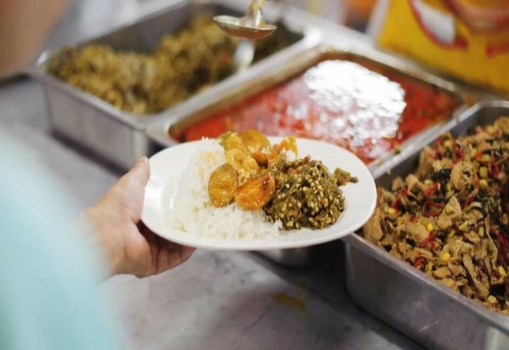 Arad: 170 de bătrâni vor beneficia de mese calde timp de doi ani printr-un proiect al Arhiepiscopiei