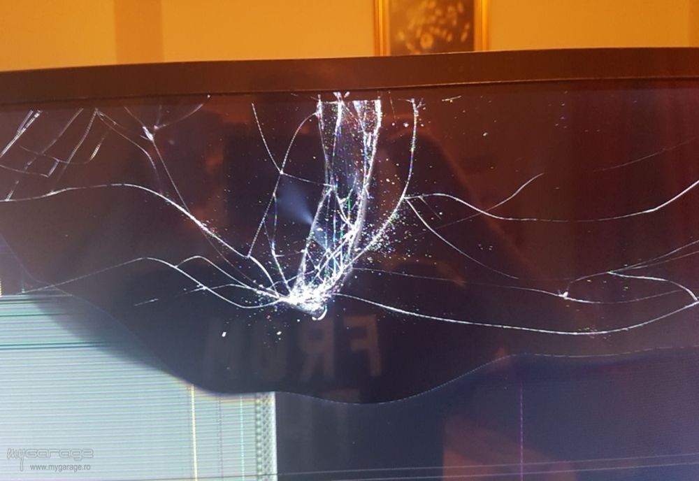 Cercetat pentru nerespectarea ordinului de protecție: i-a spart mamei televizorul