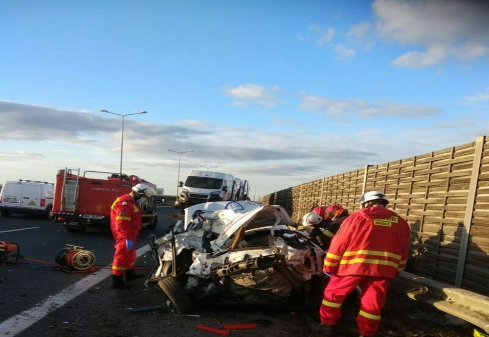 Impact între un autoturism și un TIR pe A1, în județul Arad
