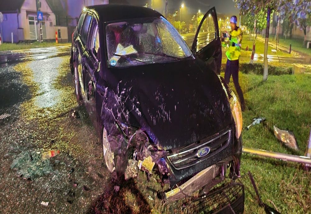 S-a urcat drogat la volan și a făcut accident