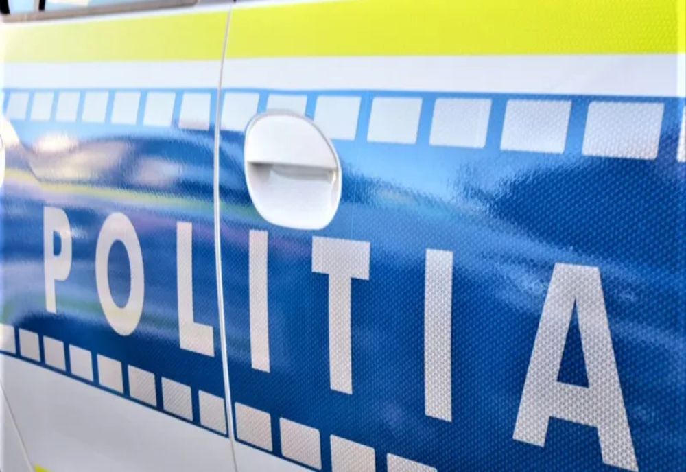 Greșala din benzinărie: un șofer a distrus un panou luminos