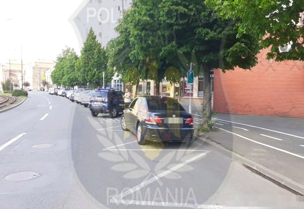 Amenzi și mașini ridicate. Erau parcate pe pistele de biciclete sau treceri pentru pietoni