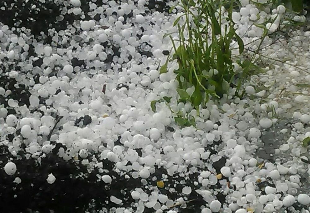 Vremea extremă a făcut prăpăd în România - Ploi, vijelii și grindină - Cod galben în mai multe județe din țară