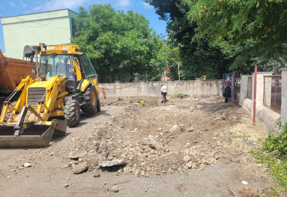 Lucrări în curtea clădirii centrale a Spitalului Clinic Județean Arad. Ce se amenajeaza