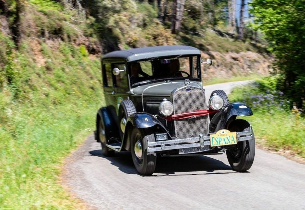 Maşinile de epocă participante la raliul Ypres-Istanbul vor ajunge la Arad