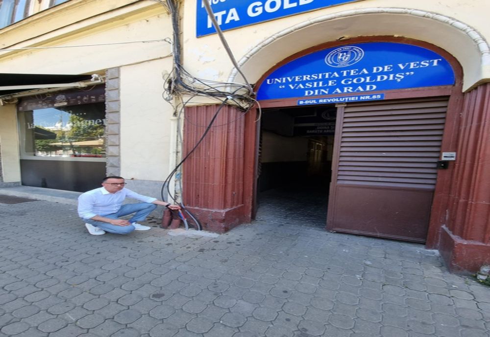 Cablurile care atârnă pe clădiri, în vizorul primăriei