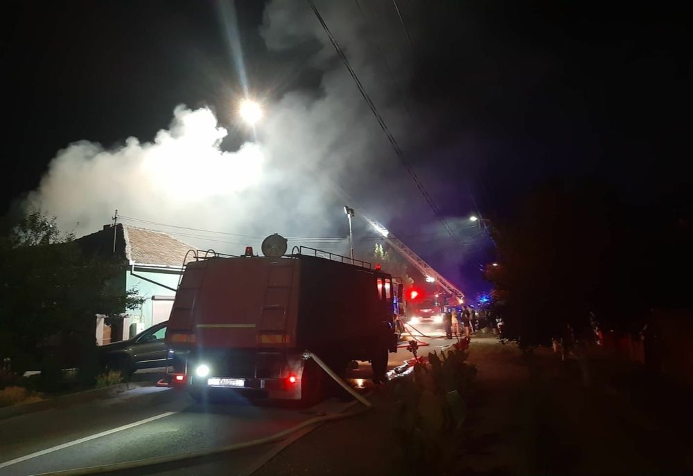 Case cuprinse de flăcări, în  Arad