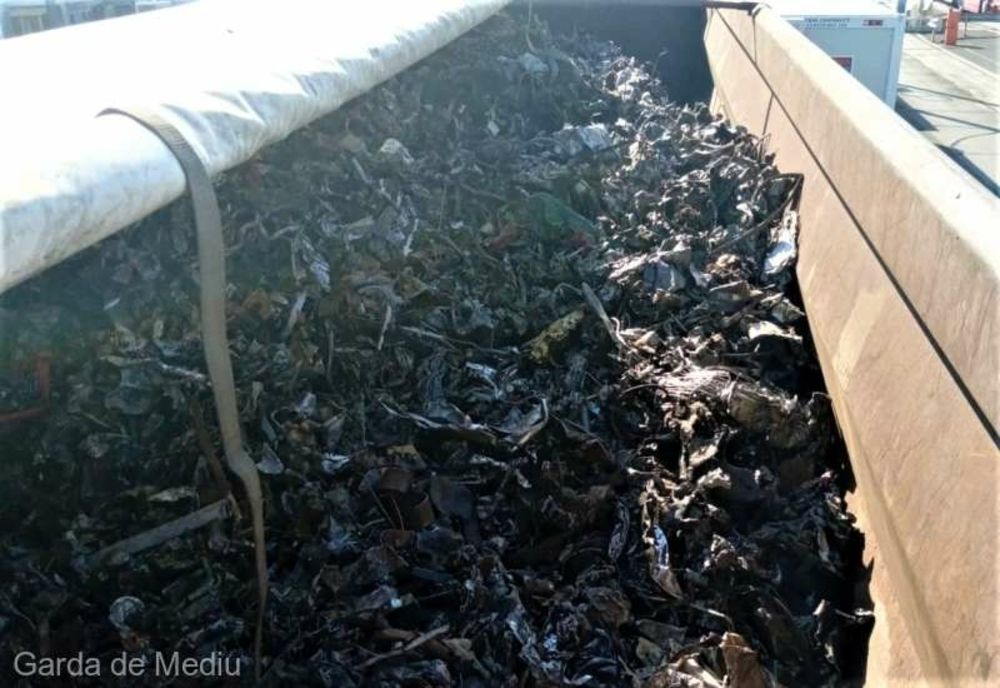 Transport de 24 de tone de deşeuri metalice blocat de autorităţi la intrarea în ţară