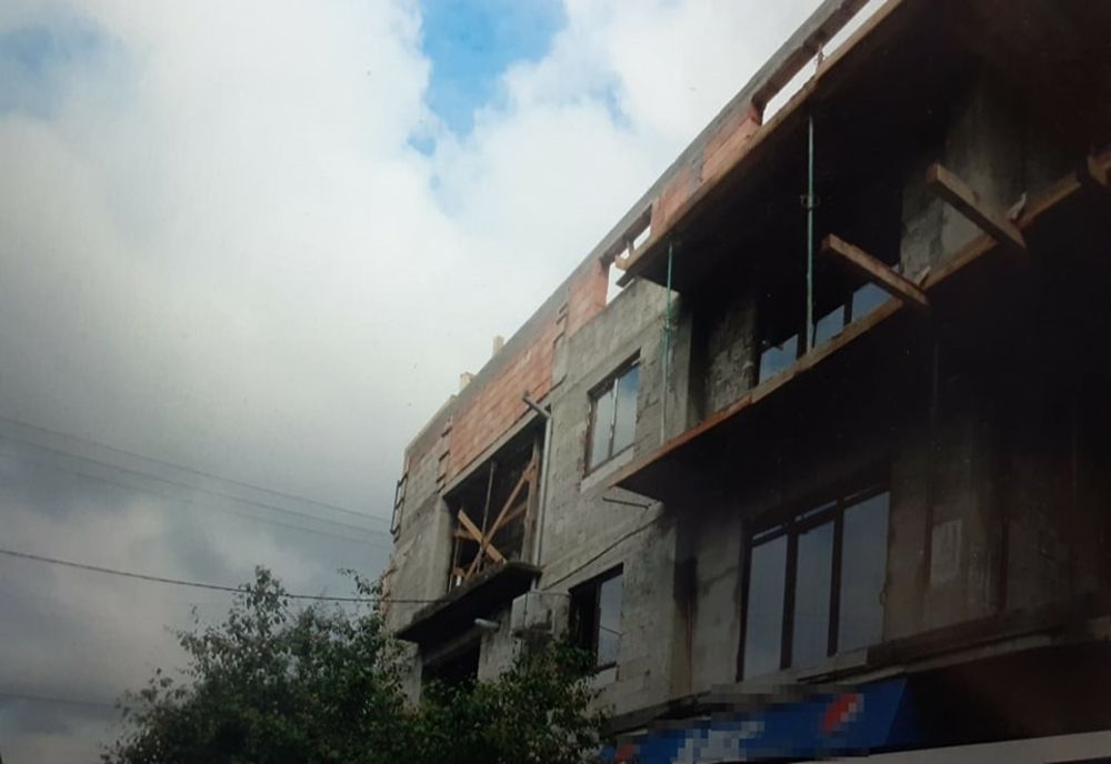 Mansardare cu bucluc. O amendă contravențională și două sesizări penale la aceeași adresă