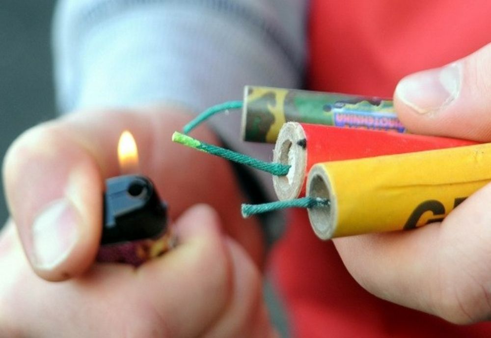 Peste 17.000 de petarde, confiscate într-o comună din Arad