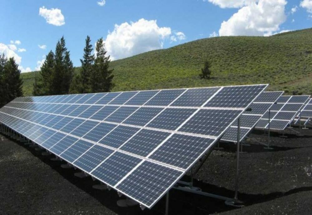 Arad: Construirea cu 800.000.000 de euro a celui mai mare parc fotovoltaic din Europa începe în vară