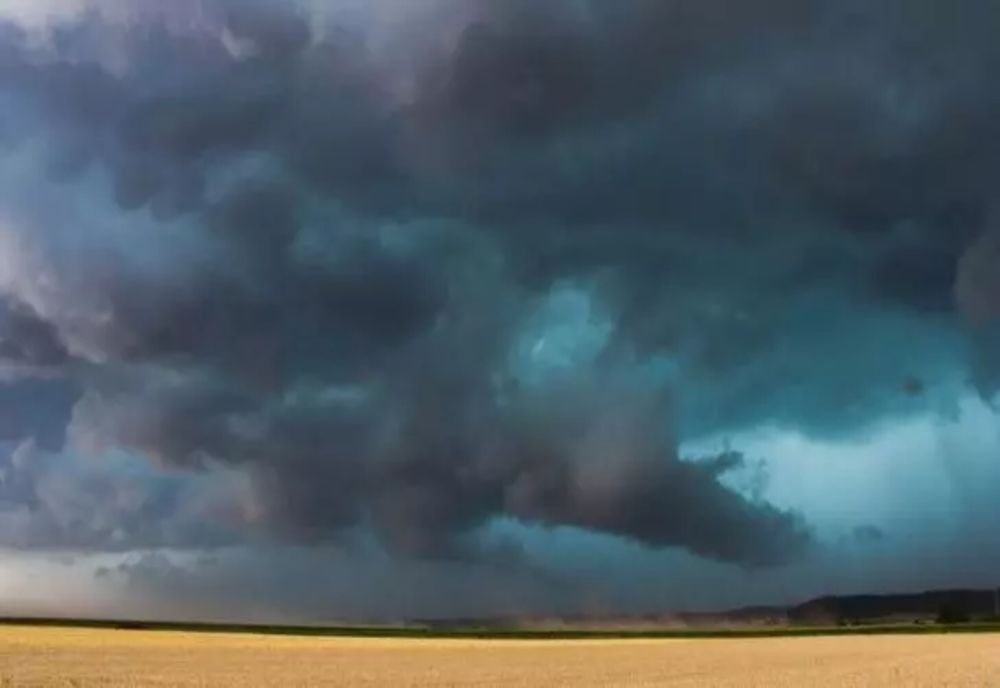 Cod portocaliu de furtuna în județul Arad. S-a emis mesaj Ro-Alert