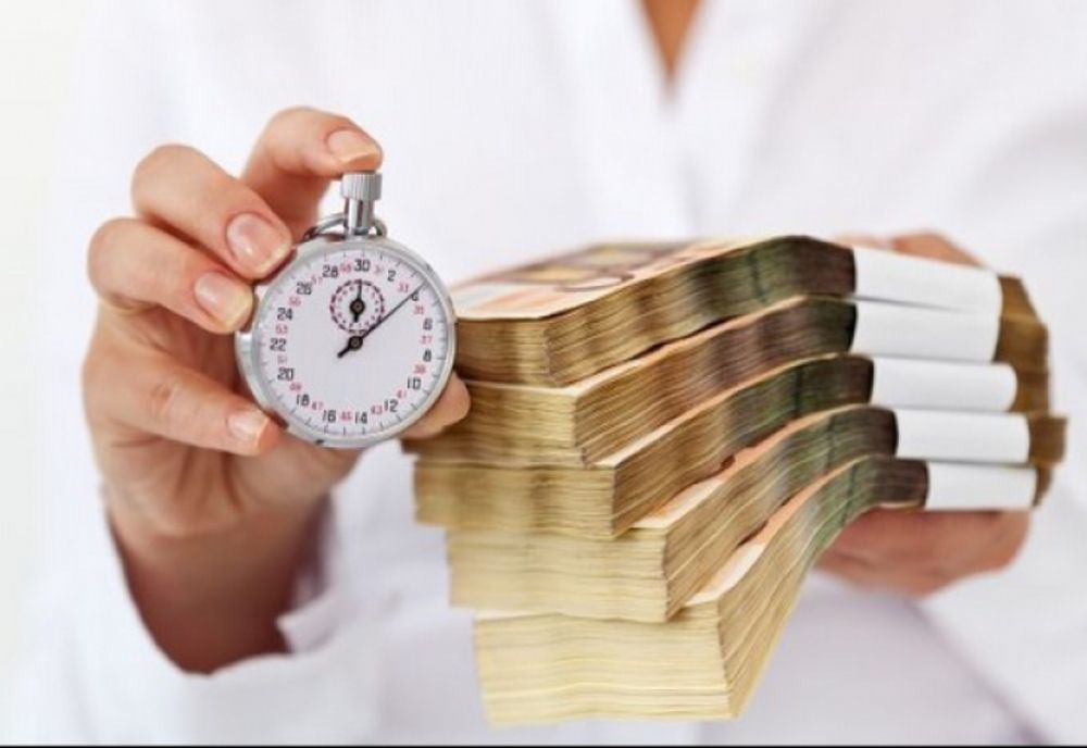 ROMÂNII AR PUTEA SCĂPA DE CREDITELE NEDORITE ÎN 14 ZILE. PROIECTUL CARE PROMITE O NOUĂ PROTECȚIE PENTRU DEBITORI