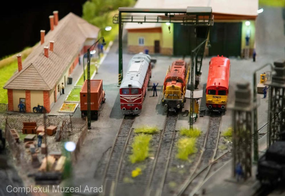 Arad: De ziua lor, copiii pot vizita gratuit o expoziţie de trenuleţe cu un circuit de 350 de metri