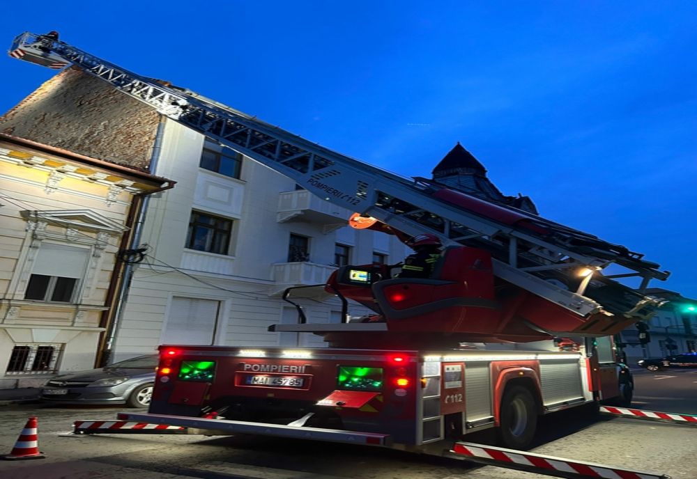 Arad: Zeci de clădiri publice, între care 18 şcoli, au fost avariate de cutremur