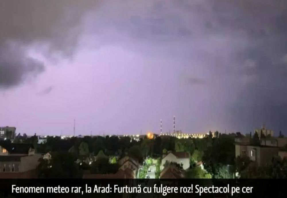 Fenomen meteo rar, la Arad: Furtună cu fulgere roz!