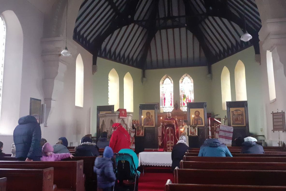 Deputatul AUR Mihai-Cosmin Pascariu, mesaj emoționant de Vinerea Mare: românii din Diaspora au ținut slujba într-o biserică anglicană din Irlanda