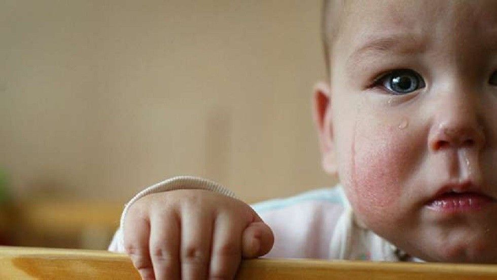 ADOPȚIA, O RANĂ DESCHISĂ ÎN ROMÂNIA: COPIII RĂMÂN BLOCAȚI ÎN SISTEM DIN CAUZA BIROCRAȚIEI