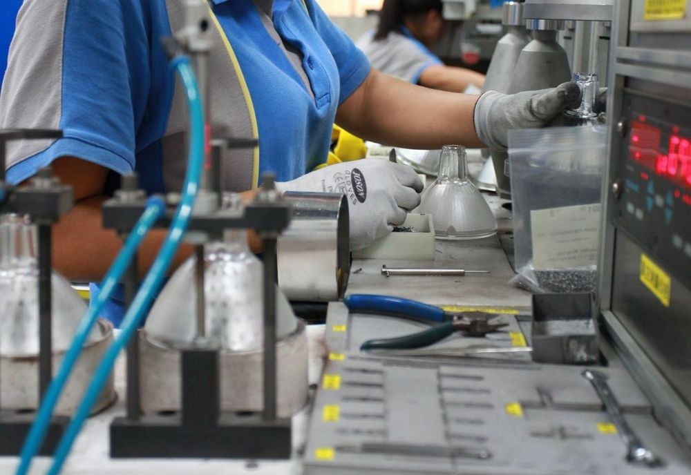 Concedieri masive în Arad și Bihor. Sute de oameni rămân pe drumuri după închiderea fabricilor