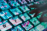 Avertisment fără precedent al serviciilor Five Eyes: Inteligența artificială ar putea depăși securitatea cibernetică în câteva luni