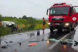 Camion și microbuz, implicate într-un accident violent pe DN7. Un șofer a rămas prins între fiare