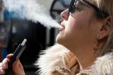 Țigările electronice, vape-urile și dispozitivele de încălzit tutun ar putea fi interzise în spațiile publice închise
