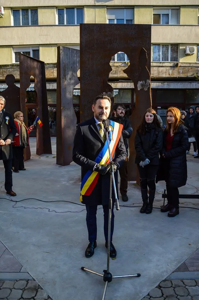 ARADCU 00 GHEORGHE FALCA MONUMENT VI30NOV (1)