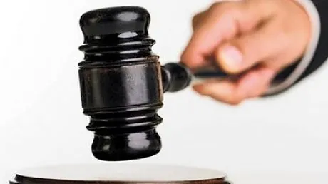 8611247064996__judecator_ciocan_justitie_34105100-1