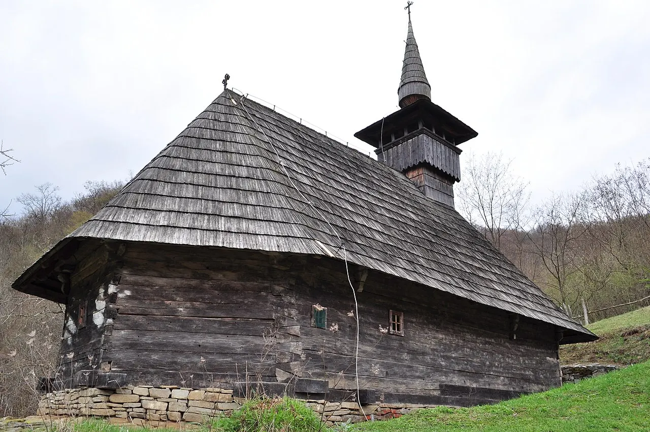 ARADCU 00 CJ ARAD BISERICA DE LEMN TROAS MA11DEC (1)