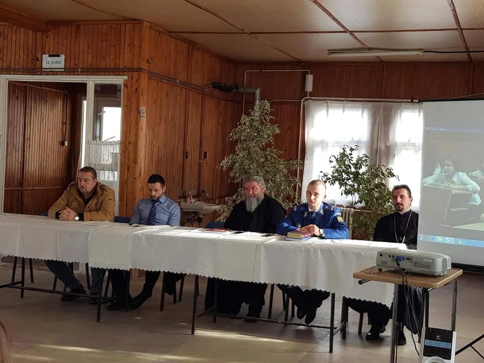 ARADCU 00 COPII JANDARMI POLITIEI BISERICA JOI17IAN 2