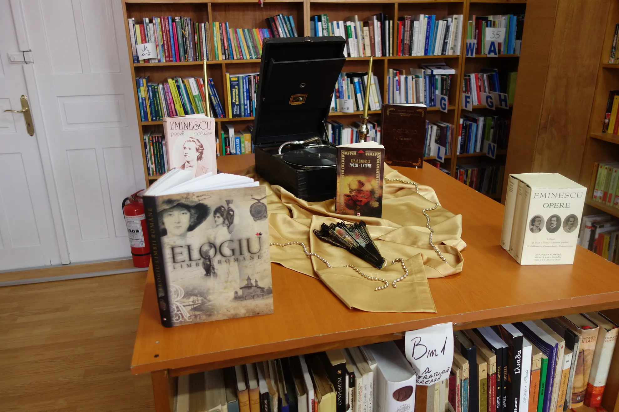 ARADCU BIBLIOTECA CARTI COPII EMINESCU MA15IAN