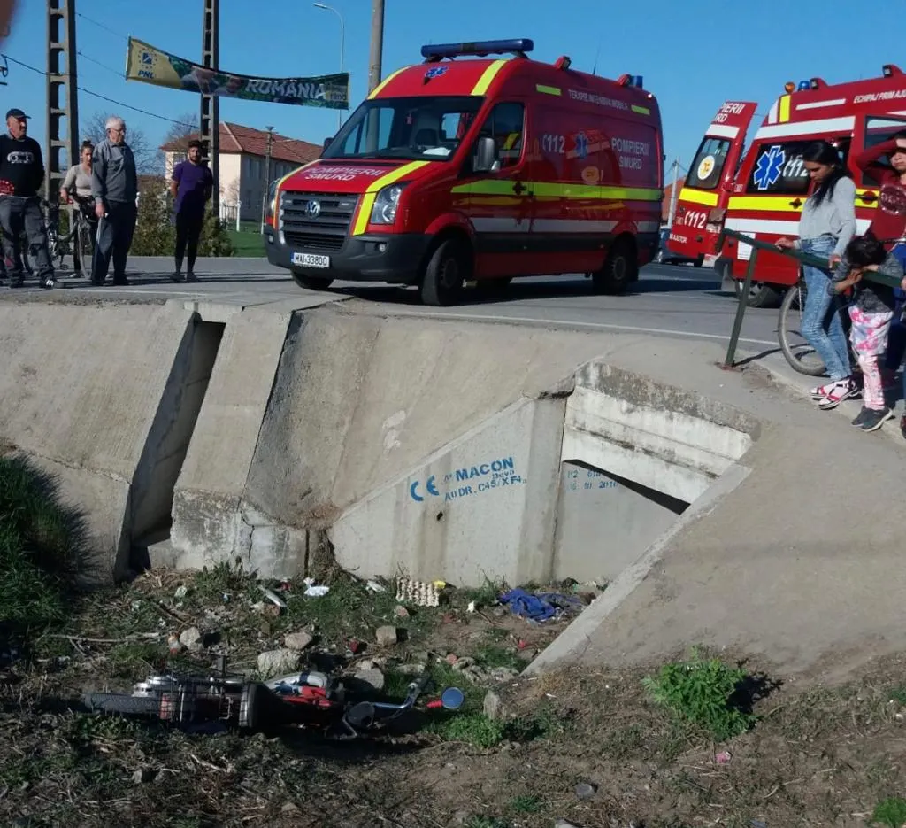 ARADCU 00 ACCIDENT SMURD POLITIA DUM31MART