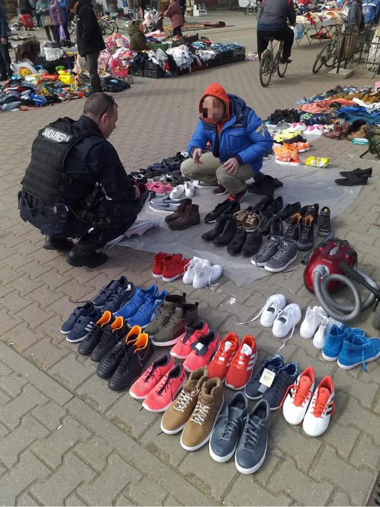 ARADCU 00 CONTRABANDA PANTOFI JANDARM JANDARMERIA ARAD JOI21MART