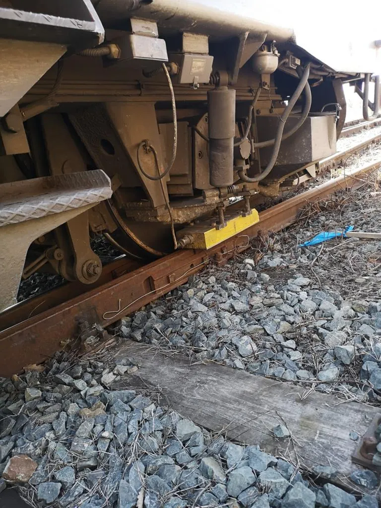ARADCU 00 LOCOMOTIVA TREN DERAIATA SAVARSIN SA02MART 2