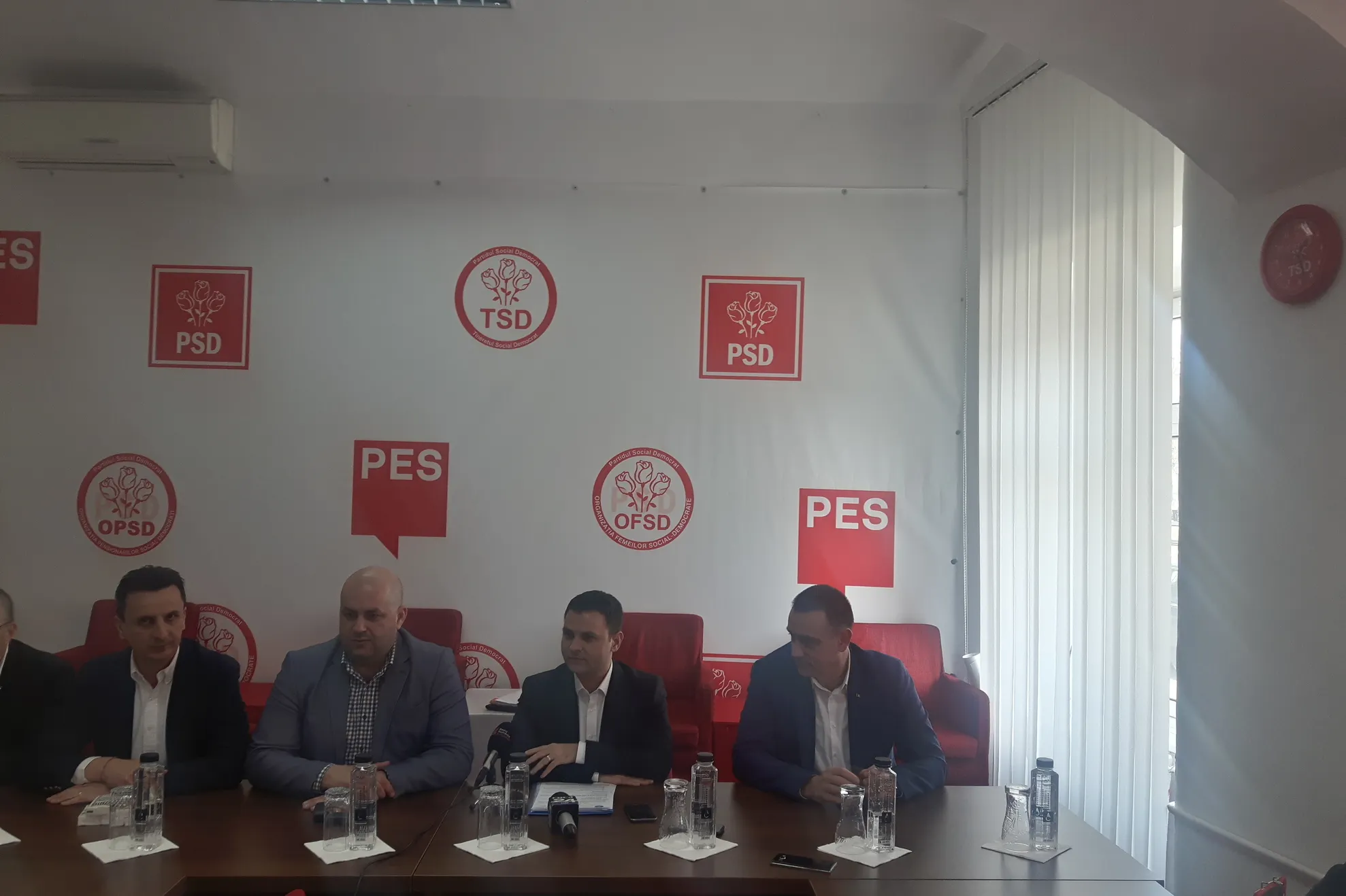 ARADCU 00 VICEPREMIER DANIEL SUCIU DOREL CAPRAR MIHAI FIFOR PSD JOI07MART (3)